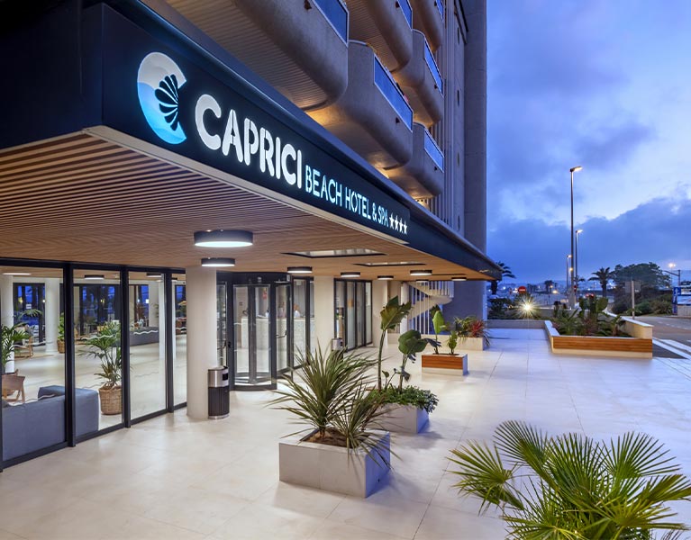 kontakt caprici beach hotel spa