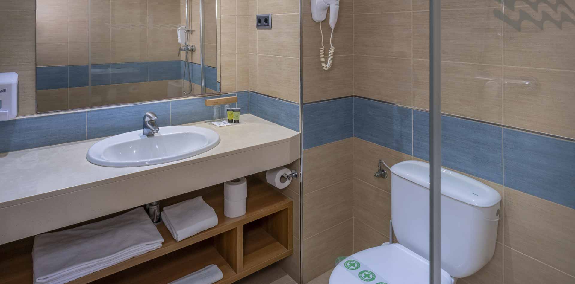 habitacion estandar caprici beach hotel spa