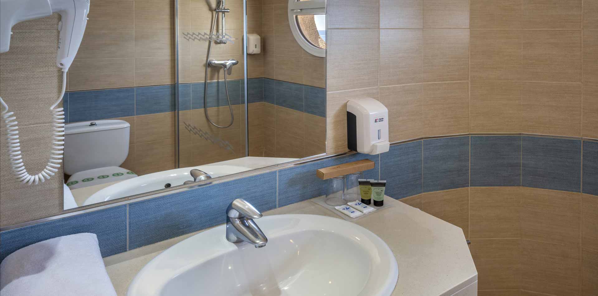 habitacion privilege vista mar caprici beach hotel spa