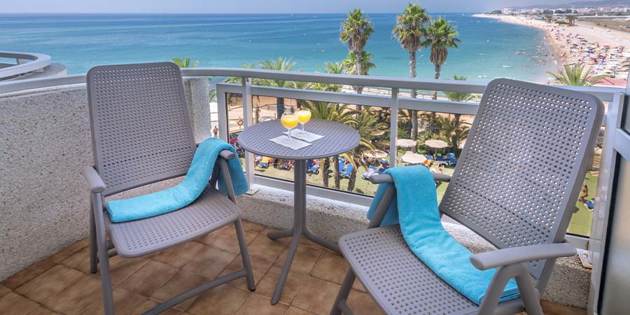 habitacion privilege vista mar lateral caprici beach hotel spa