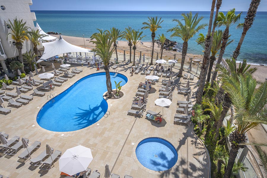 servicio piscinas caprici beach hotel spa